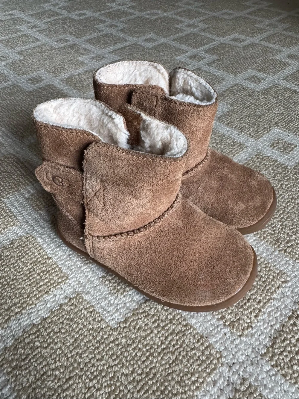 UGG Keelan II Toddler Chestnut Sheepskin Suede Winter Boots Size 6